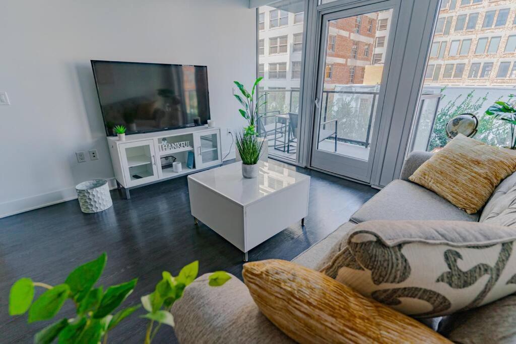 Downtown Paradise Escape With 2 Pools / Hot Tubs Apartment Los Angeles Ngoại thất bức ảnh